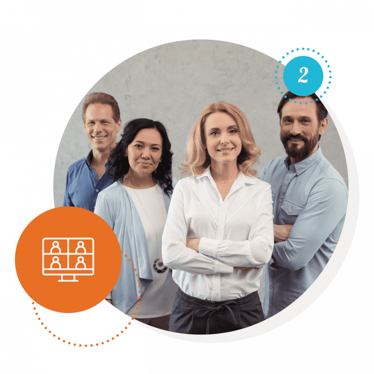 Groupe de quatre professionnels souriants représentant une équipe éducative